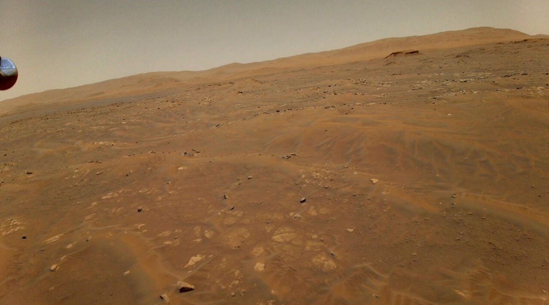 علماء يحاولون تفسير صورة جديدة من المريخ.. هذه الصورة&nbsp;(…)