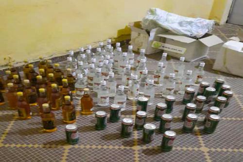 القبض على كمية من الخمور والسفينة التي تحملها وفرار أصحابها