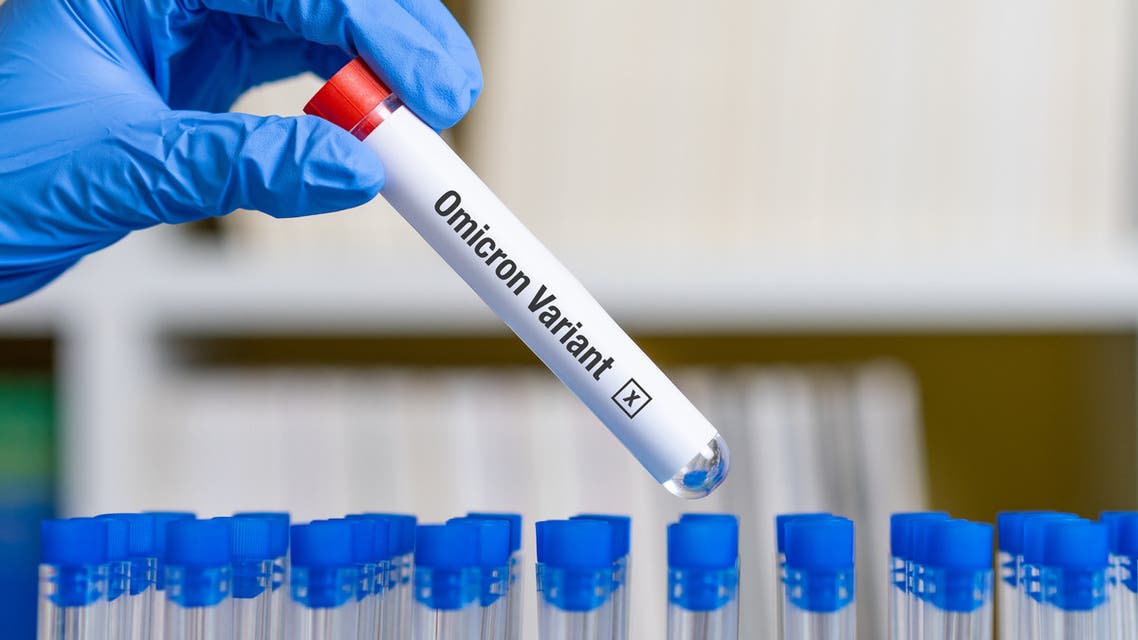 لهذا السبب.. أوميكرون سريع الانتشار وخفيف الأعراض!