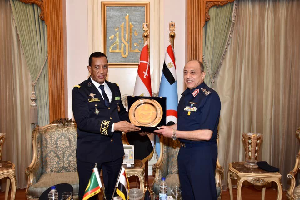 قائد الجيش الجوي وعدد من الضباط الطيارين الموريتانيين&nbsp;(…)