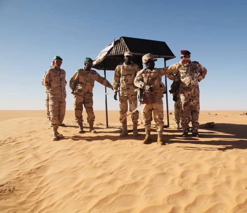 صور من زيارة قائد أركان الجيش الجوي لقاعد لمرية