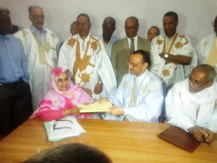 المرشح ولد بوبكر يودع ملف ترشحه لدى المجلس الدستوري(صور)