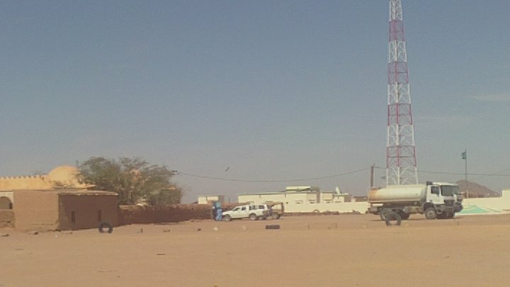 أزمة ماء وكهرباء ببير أم اكرين