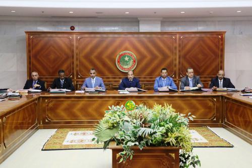 رشوة انتخابية فجة