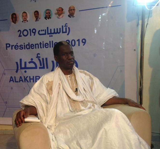 كان حاميدو باب يطرح جملة من التساؤلات في حوار مع الاخبار