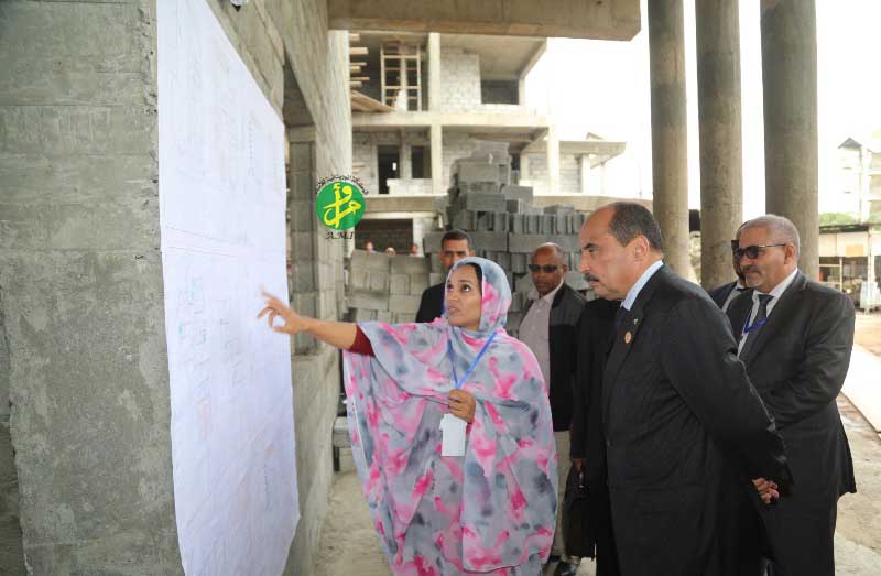 عجيبة هي الطريقة التي يعالج بها عزيز عقده النفسية و يشفي&nbsp;(…)