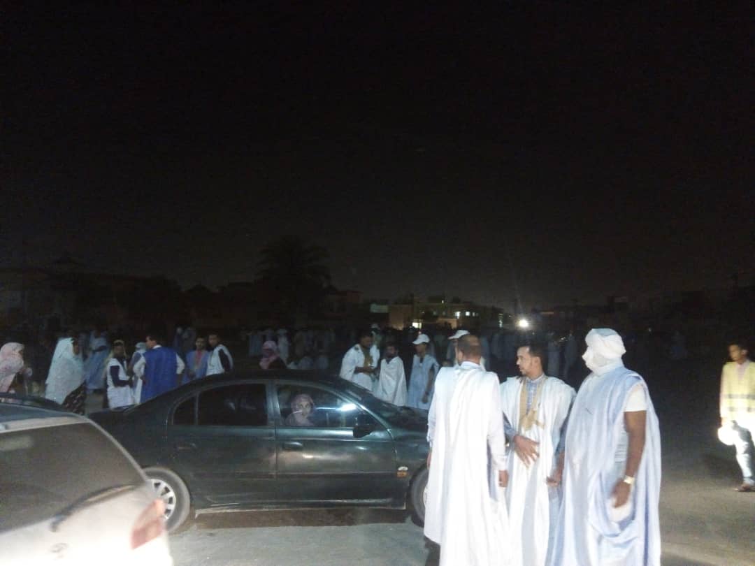 توافد الجماهير على مكان افتتاح حملة ولد بوبر