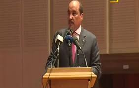 ولد عبد العزيز يلقي خطابا في الحفل يمتدح فيه نفسه