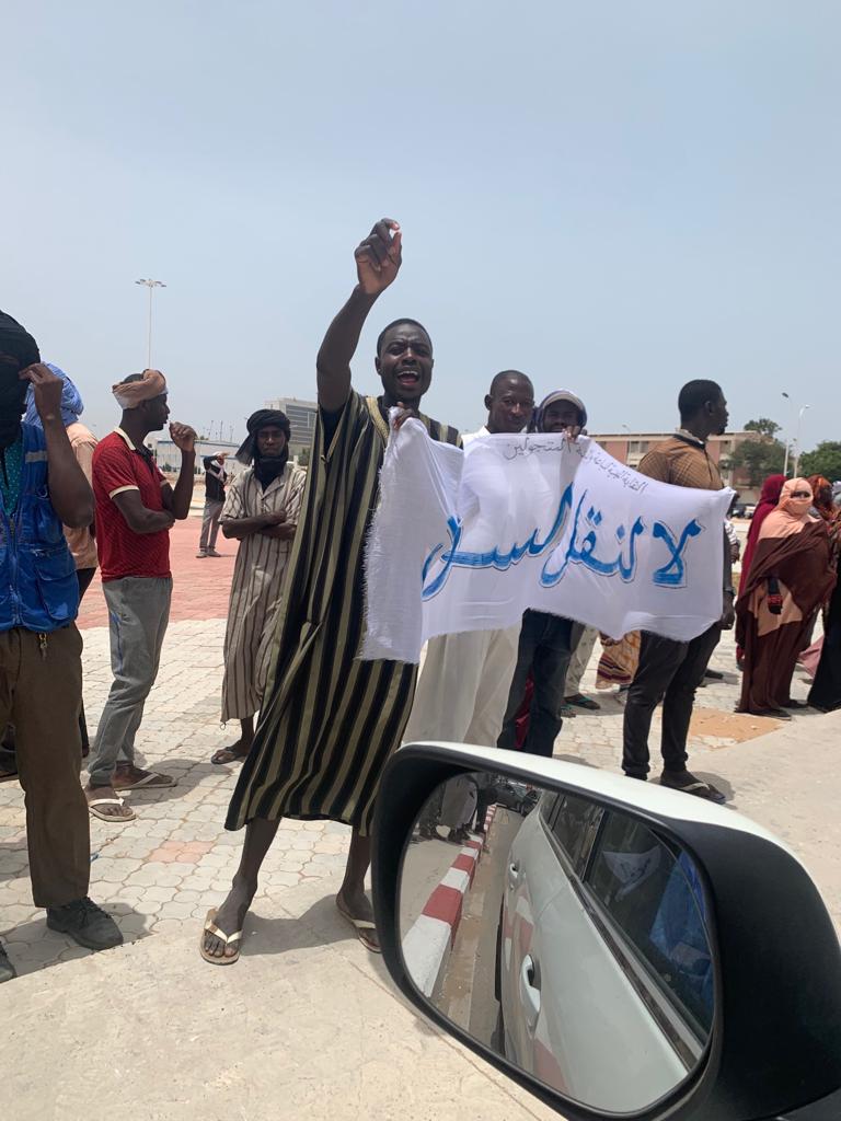 صورة من أول المظاهرات في ساحة الحرية