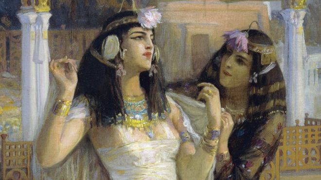 هل أُعيد تركيب عطر كليوباترا حقا؟