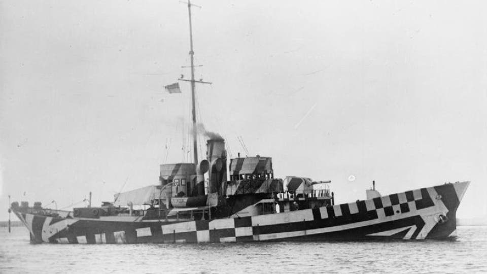 هكذا خدع رسّامٌ الألمان وأنقذ السفن البريطانية