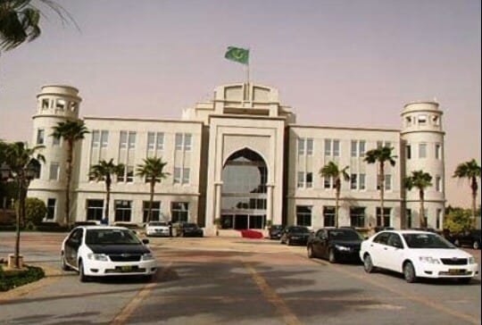 رئيس بالوساطة!!