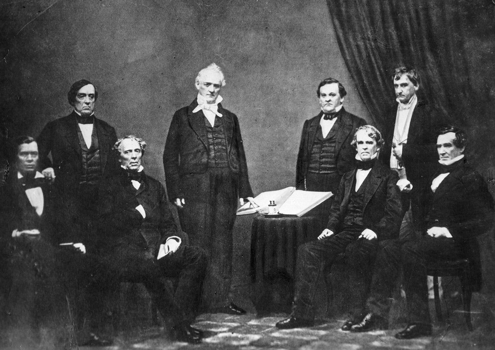 رئيس أفلت من فضيحة وفاز واندلعت الحرب الأهلية(التفاصيل)