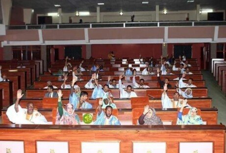 مدونون: على النواب أن يدمجوا مشاريع ولد عبد العزيز&nbsp;(…)