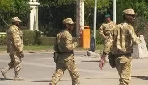 الرئاسة تستبدل أغلب عناصر الحرس الرئاسي “بازب” بآخرين من&nbsp;(…)