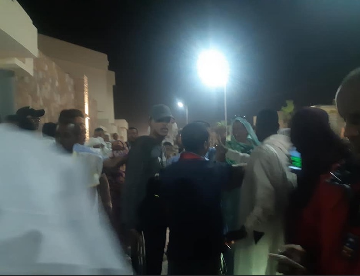 لحظات قبل انطلاق مؤتمر عزيز: شجار بين دائني الشيخ الرضا&nbsp;(…)