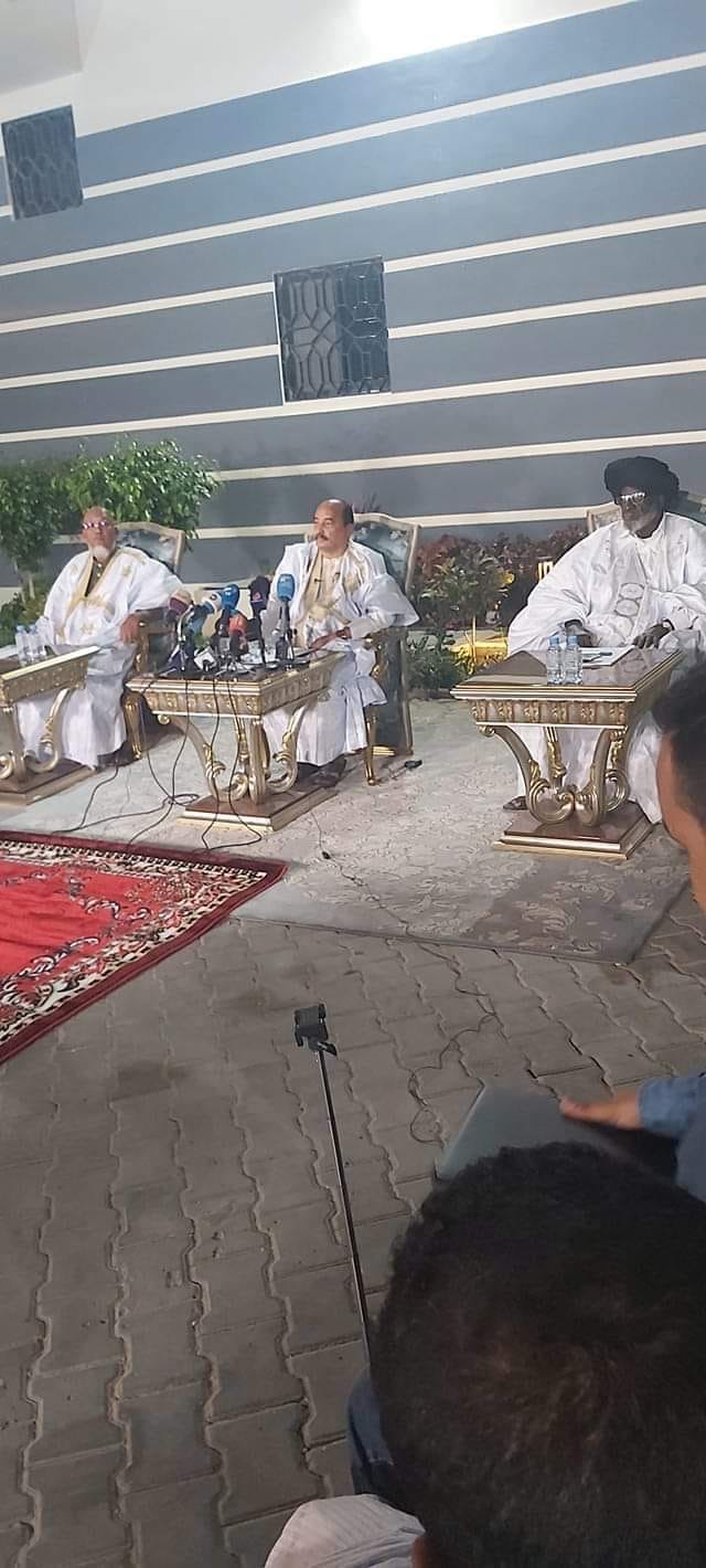 تحضيرا لانطلاق المؤتمر: ولد عبد العزيز يجلس الى جانبه&nbsp;(…)