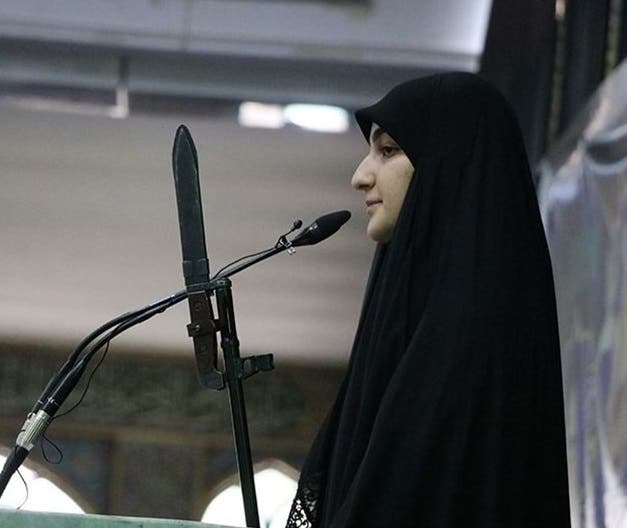 هذا ما قامت به ابنة سليماني خلال صلاة الجمعة(صور)