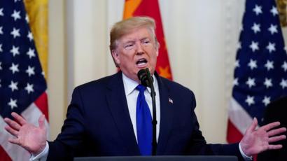 إجراءات عزل ترامب: مجلس الشيوخ يتسلم القرار الاتهامي&nbsp;(…)