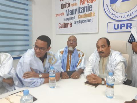 الحزب الحاكم يبدء في إجراءات التخلص من عزيز