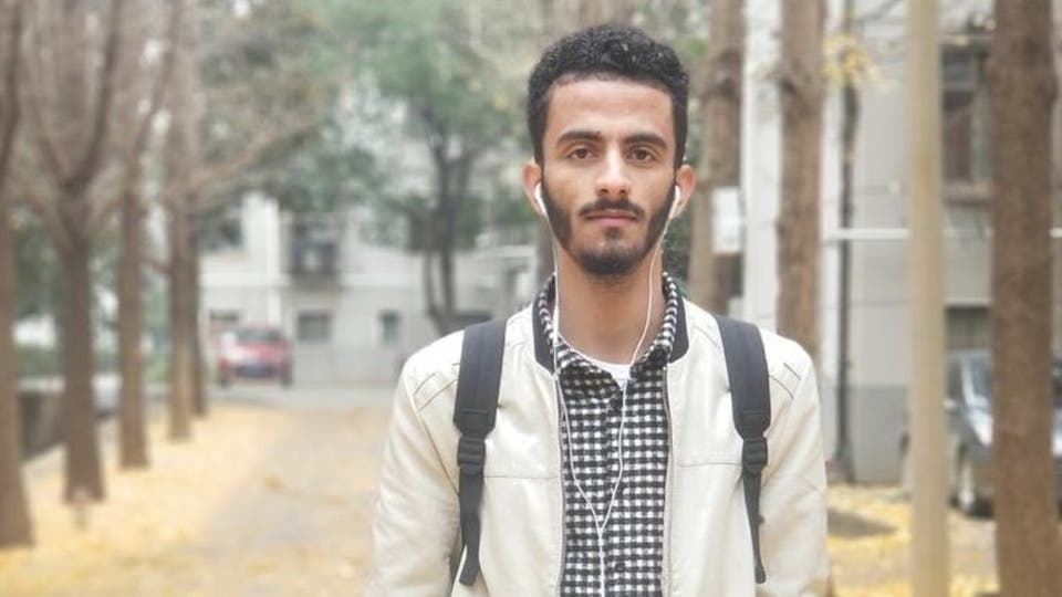 شاب عالق في بؤرة كورونا: حياتنا جحيم وننتظر إجلاءنا(القصة