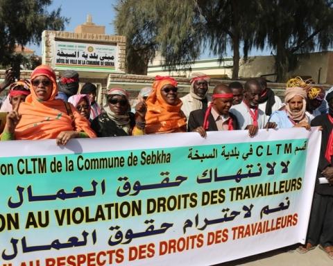 عمال بلدية السبخه فى احتجاج مفتوح للمطالبة بحقوقهم