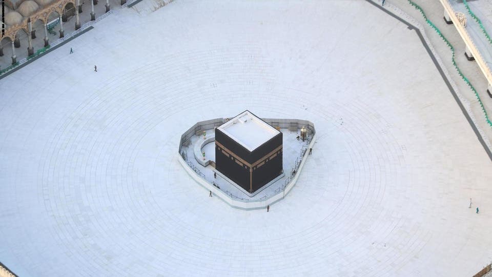 القمر يتعامد على الكعبة المشرفة وهذه مميزاته