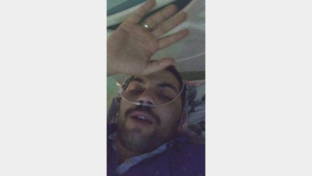 قصة شاب استهان بكورونا فأصابه ووثق معاناته حتى الموت(صورة)