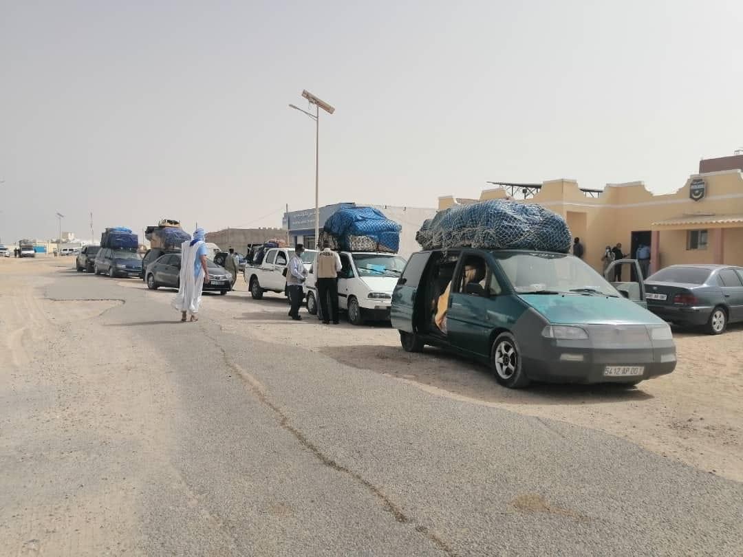 صور للحظة دخول العالقين العائدين برا من المغرب إلى نواذيبو