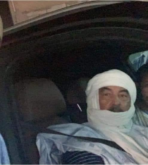 صورة لحظة وصول ولد عبد العزيز لمنزله بنواكشوط قادما من بنشاب