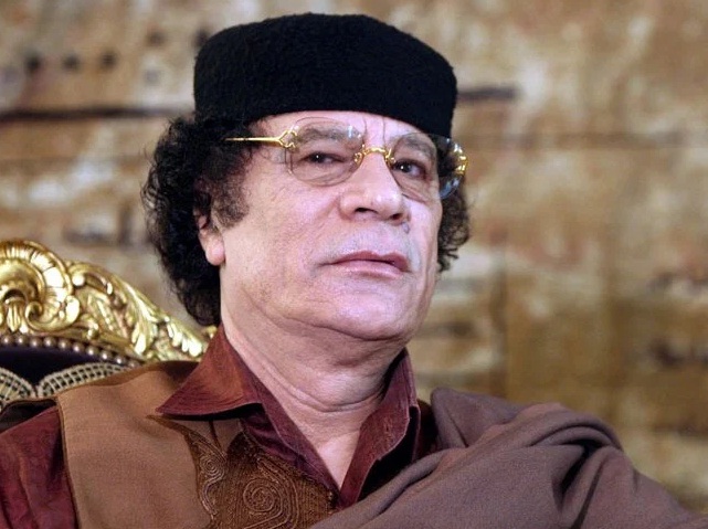 للعلم.. القذافي يسقط حكومة تركية....