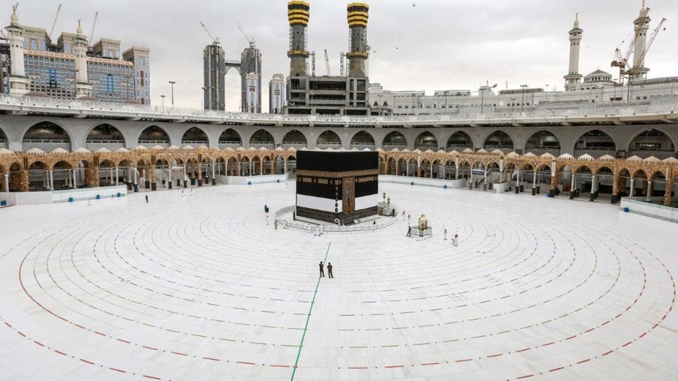الحجاج يؤدون طواف القدوم والسعي وسط تباعد جسدي(صور)