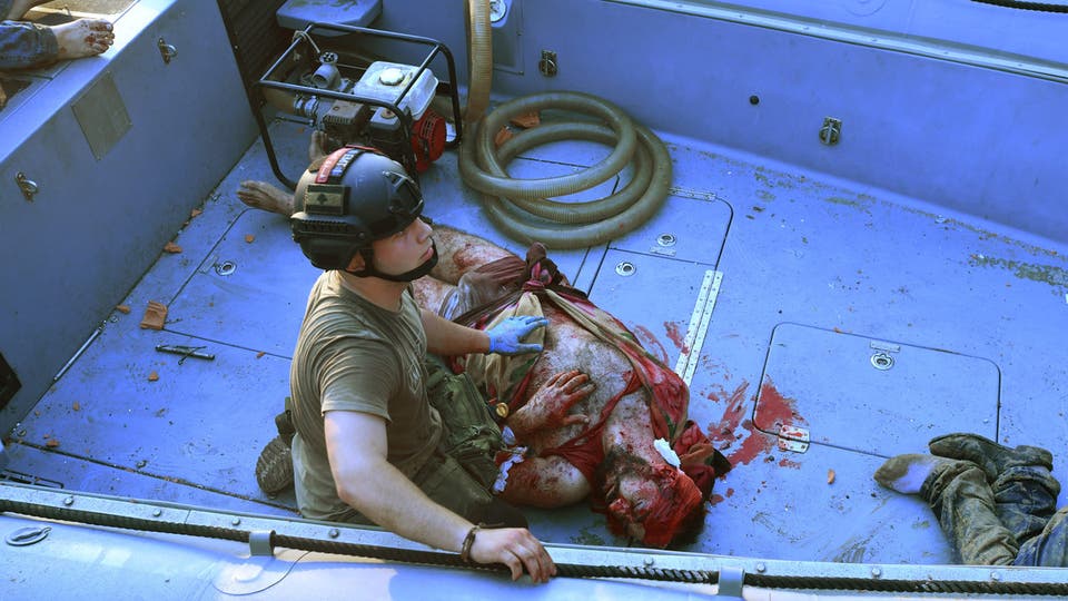 قصة شاب قذفه انفجار بيروت أمتارا فصارع 30 ساعة في البحر..