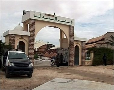 القضاء يجمد عشرات الحسابات لشخصيات ومؤسسات مقربين من عزيز