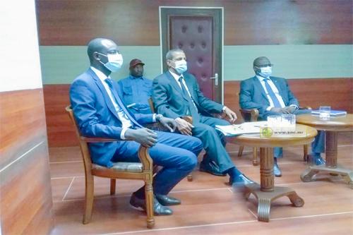 وزير الثقافة والصناعة التقليدية والعلاقات مع البرلمان:&nbsp;(…)