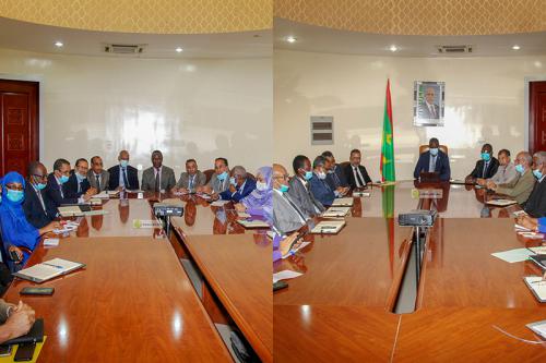 الأمين العام للحكومة يجتمع بالأمناء العامين للوزارات