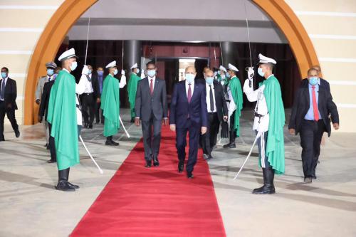 ولد الغزواني يغادر الى الكويت