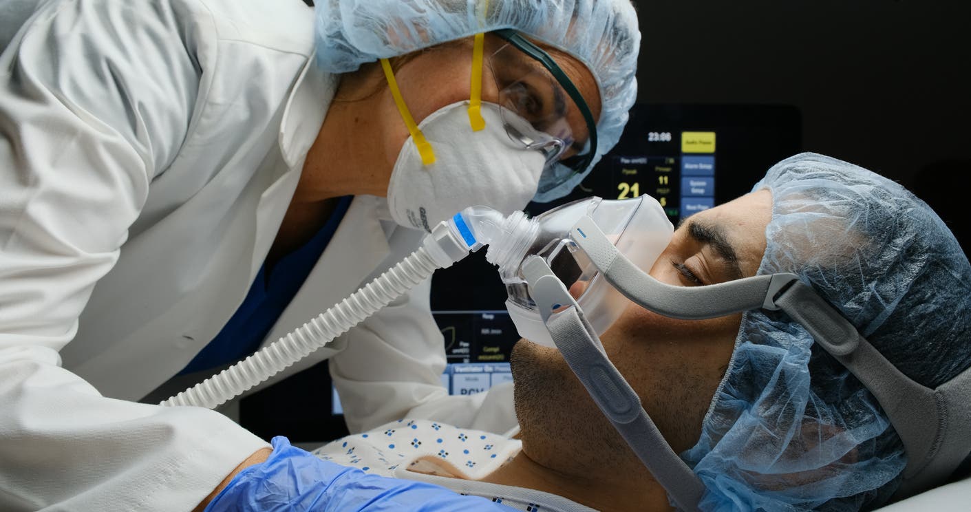 تحذير جديد.. كورونا قد يؤدي إلى الصمم أيضاً!