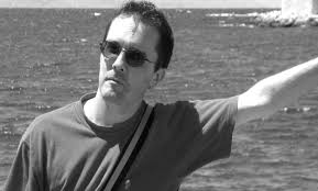 من قتل المدرس الفرنسي؟