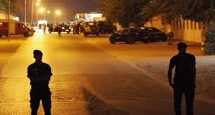 مصادر: اللجنة المكلفة بمتابعة كورونا ستناقش اليوم حظر التجول