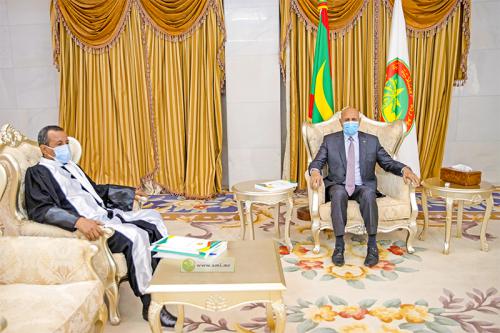 ولد الغزواني يتسلم التقرير السنوي العام لمحكمة الحسابات&nbsp;(…)