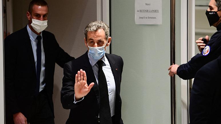 الحكم على ساركوزي بالسجن 3 سنوات واحدة منهم نافذة