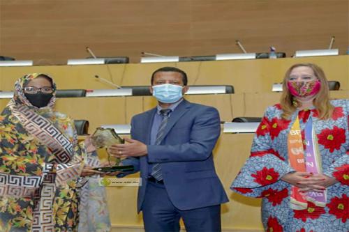 جائزة تقديرية من الاتحاد الإفريقي لغزواني