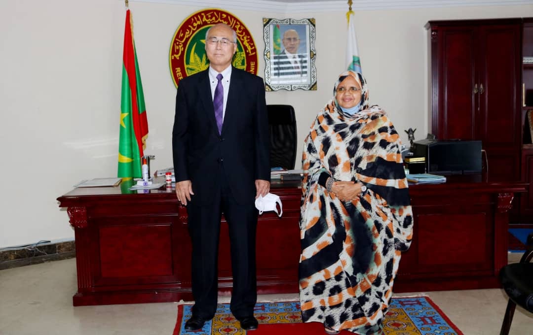 رئيسة جهة نواكشوط تستقبل بمكتبها سعادة سفير اليابان&nbsp;(…)