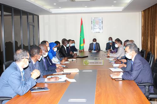 الأمين للحكومة يجتمع بالأمناء العامين للقطاعات الوزارية