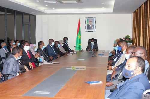 الوزير الأول للمسؤولين عن الصفقات العمومية: يجب عليكم&nbsp;(…)