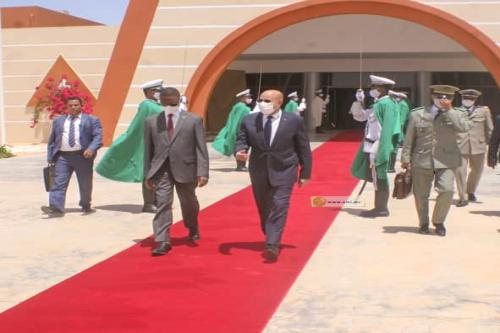 ولد الغزواني يحضر تشييع جنازة الرئيس إدريس دبي