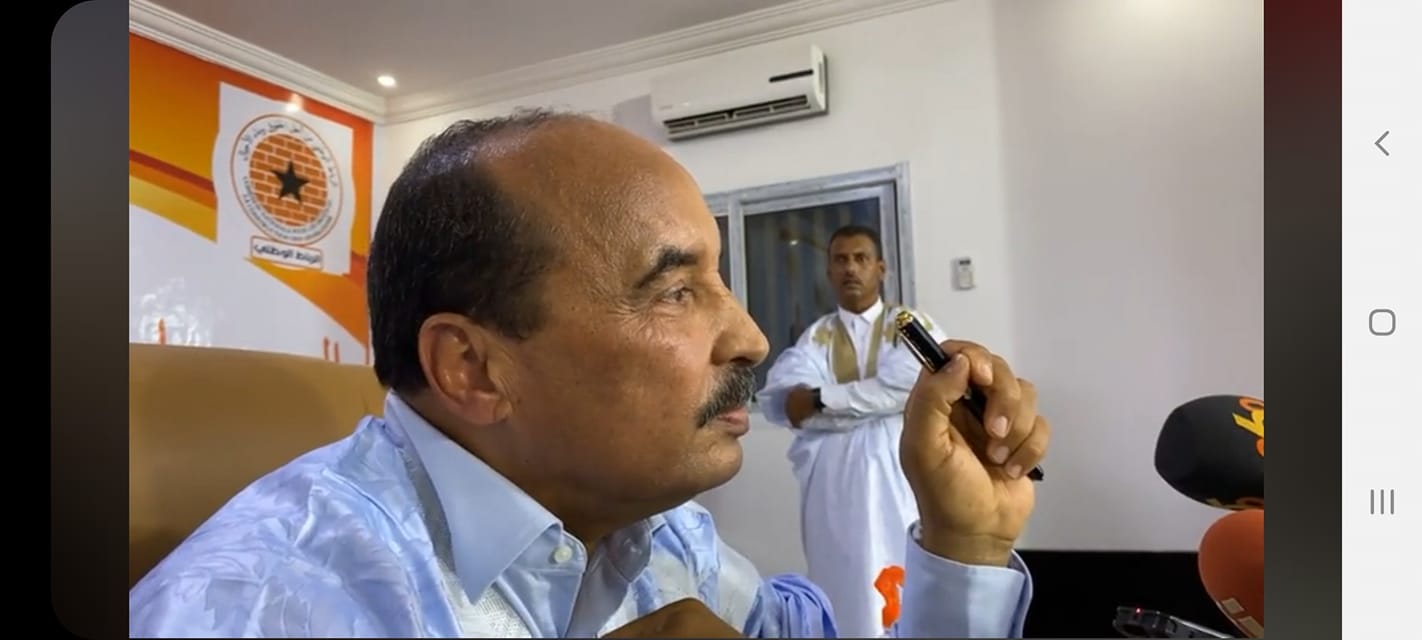 أرادها عزيز نقلا لمعركته القضائية إلى حلبة السياسة