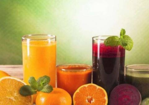 هذا ما يحدث لجسم الصائم عند شرب العصير
