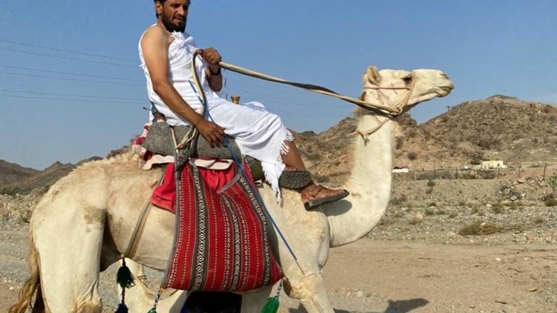 لهذا السبب: رحالة سعودي يسلك طرق الحج قديماً ممتطياً&nbsp;(…)